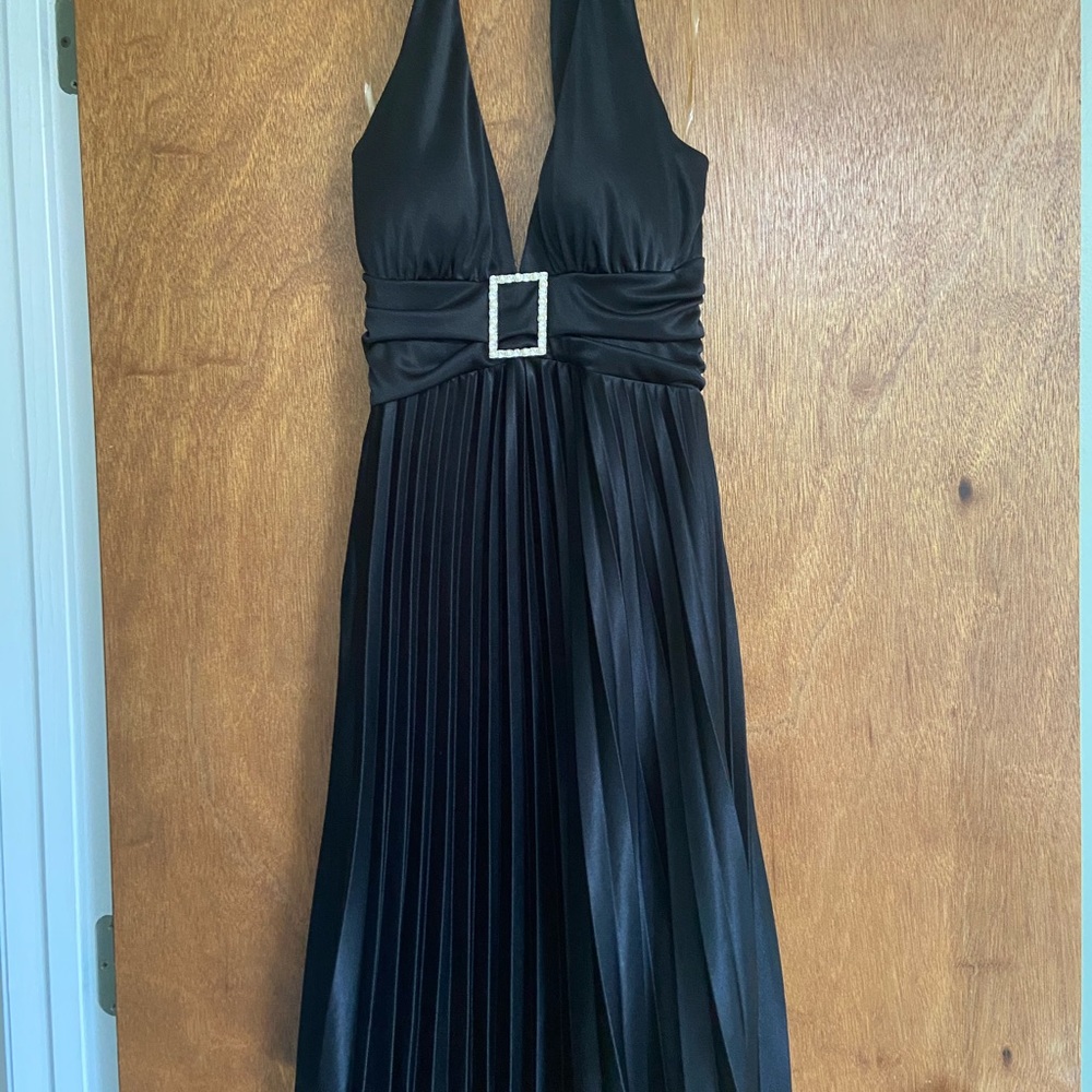 Dress - Picture 2 of 4
